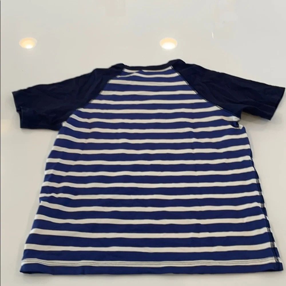 Crewcuts Rash guard size 6-7 - Picture 3 of 3